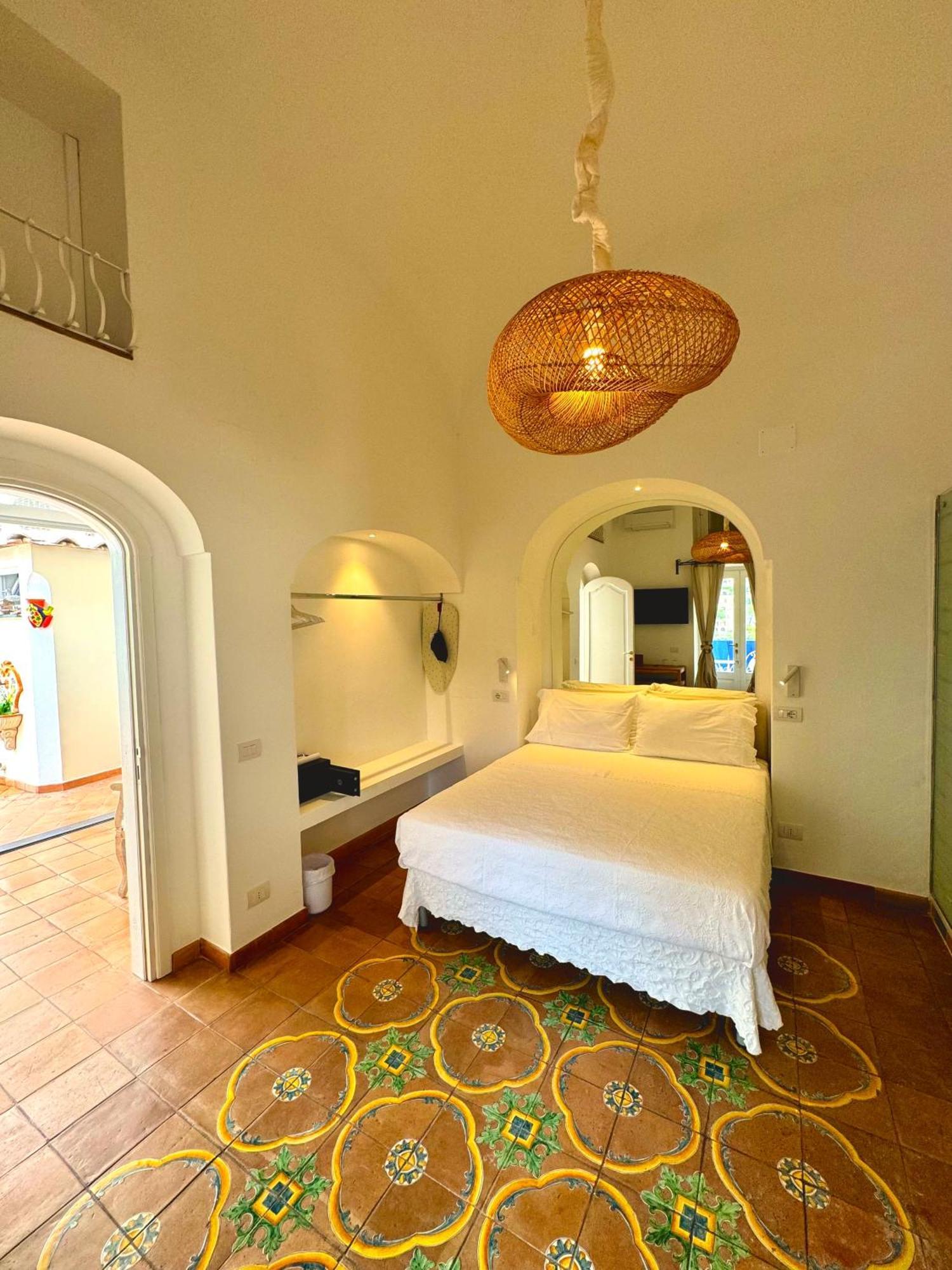 Villa Mary Suites Позитано Екстериор снимка